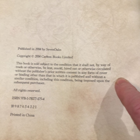 A Game Of Thrones puzzle quest book. Like new condition!! - Picture 3 of 11